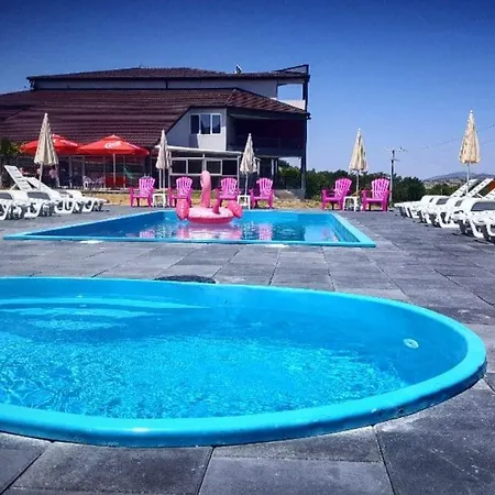 Aparthotel Moderna And Restaurant Demir Kapija